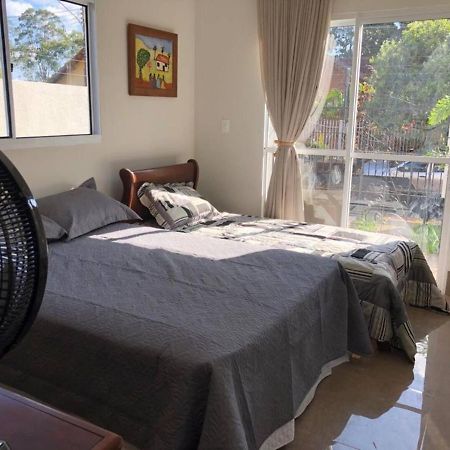 Casa Bela E Confortavel Em ชาปาดา ดอส กิมาไรส์ ภายนอก รูปภาพ