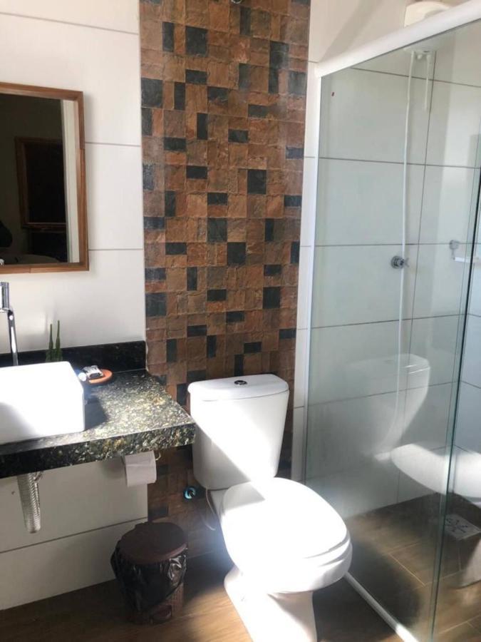 Casa Bela E Confortavel Em ชาปาดา ดอส กิมาไรส์ ภายนอก รูปภาพ