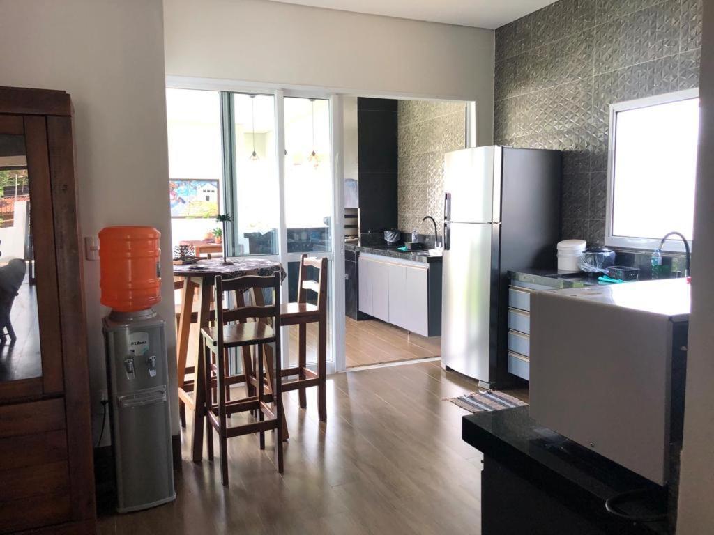 Casa Bela E Confortavel Em ชาปาดา ดอส กิมาไรส์ ภายนอก รูปภาพ
