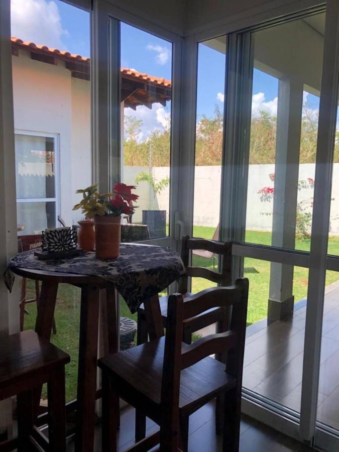Casa Bela E Confortavel Em ชาปาดา ดอส กิมาไรส์ ภายนอก รูปภาพ